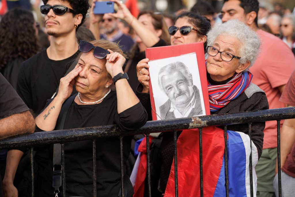 Ουρουγουάη: Πλήθος κόσμου αποχαιρετά τον πρώην πρόεδρο Μουχίκα