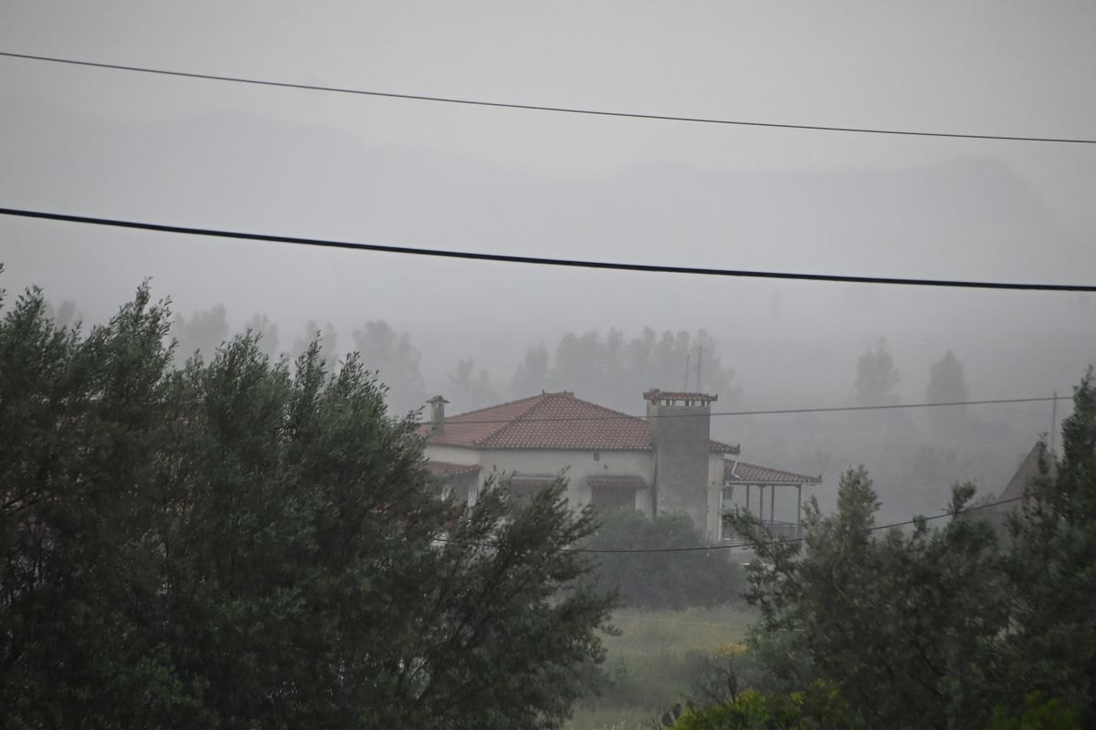 Καιρός: Λασποβροχές και θυελλώδεις άνεμοι – Προσοχή για πλημμύρες