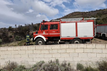 Φωτιά στον Ασπρόπυργο – Πνέουν ισχυροί άνεμοι