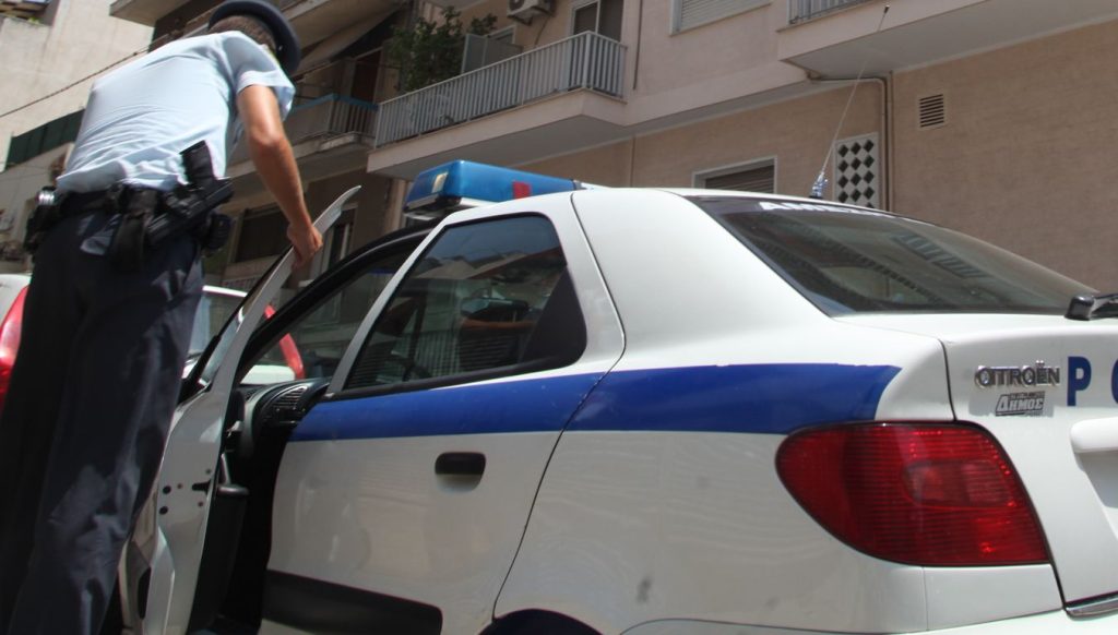 Πύργος: Μετέφερε νεκρό άνδρα στο πορτ μπαγκάζ του αυτοκινήτου του – Τι είπε στις Αρχές