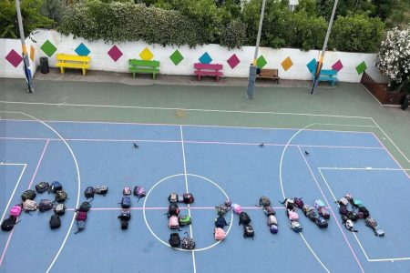 Καλλιθέα: Τελευταίο αντίο στην 7χρονη που έπεσε στην τζαμαρία – Συγκίνησαν οι συμμαθητές της