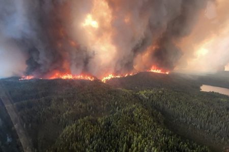 Κάναδάς: Συνεχίζεται η πύρινη κόλαση, πάνω από 130 τα ενεργά μέτωπα σε όλη τη χώρα