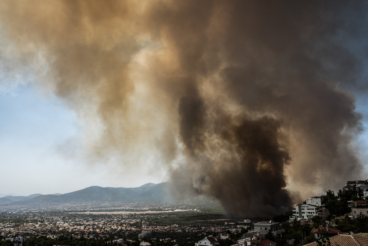 Φωτιά στον Ασπρόπυργο, κοντά στην Αττική Οδό