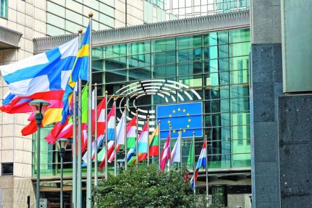 Παρίσι – ΕΕ χαιρετιζουν την επιβολή του 18ου πακέτου ευρωπαϊκών κυρώσεων στη Μόσχα