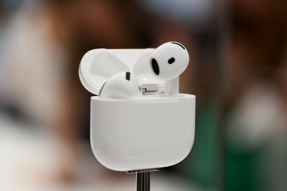 AirPods: «Μπορεί κάποιος να σε ακούει, αλλά μπορεί και όχι»