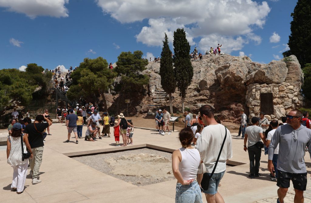 Στην Ακρόπολη θα βρεις ανοιχτό πωλητήριο και νέες διαδρομές