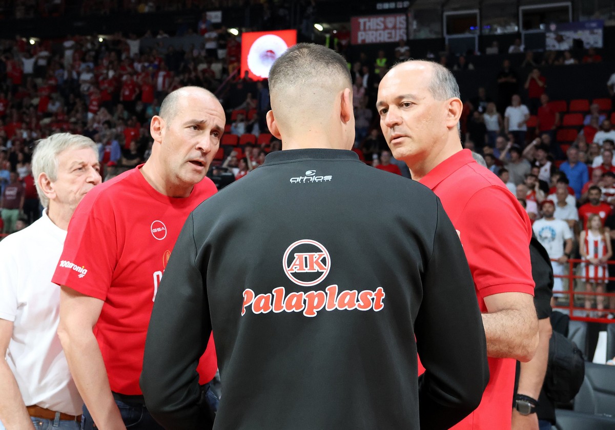 Ολυμπιακός: «Να συνεχιστούν οι τελικοί, δεν καθόμαστε στο ίδιο τραπέζι με Γιαννακόπουλο»