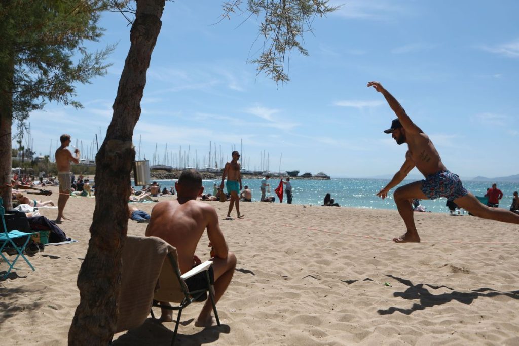 Καιρός: «Θερμικός θόλος» φέρνει 39άρια και ζέστη διαρκείας – Ποιες περιοχές επηρεάζονται