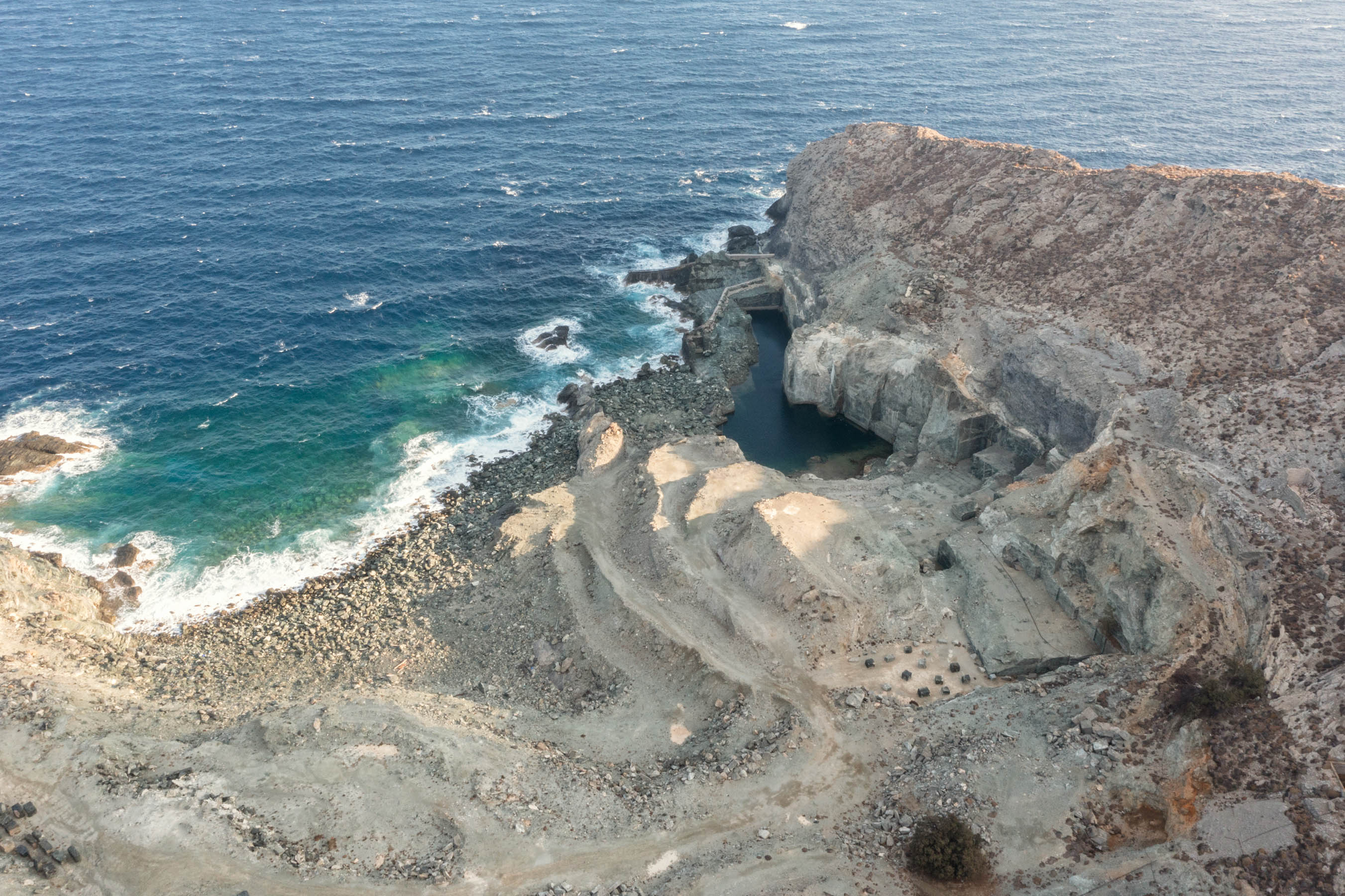 Νησιά σε κίνδυνο: Η μυστική ζωή των Κυκλάδων και η άγνωστη βιομηχανική ιστορία τους
