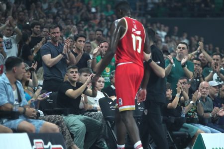 Παναθηναϊκός – Ολυμπιακός: Ο Φαλ τραυματίστηκε και αποχώρησε χειροκροτούμενος