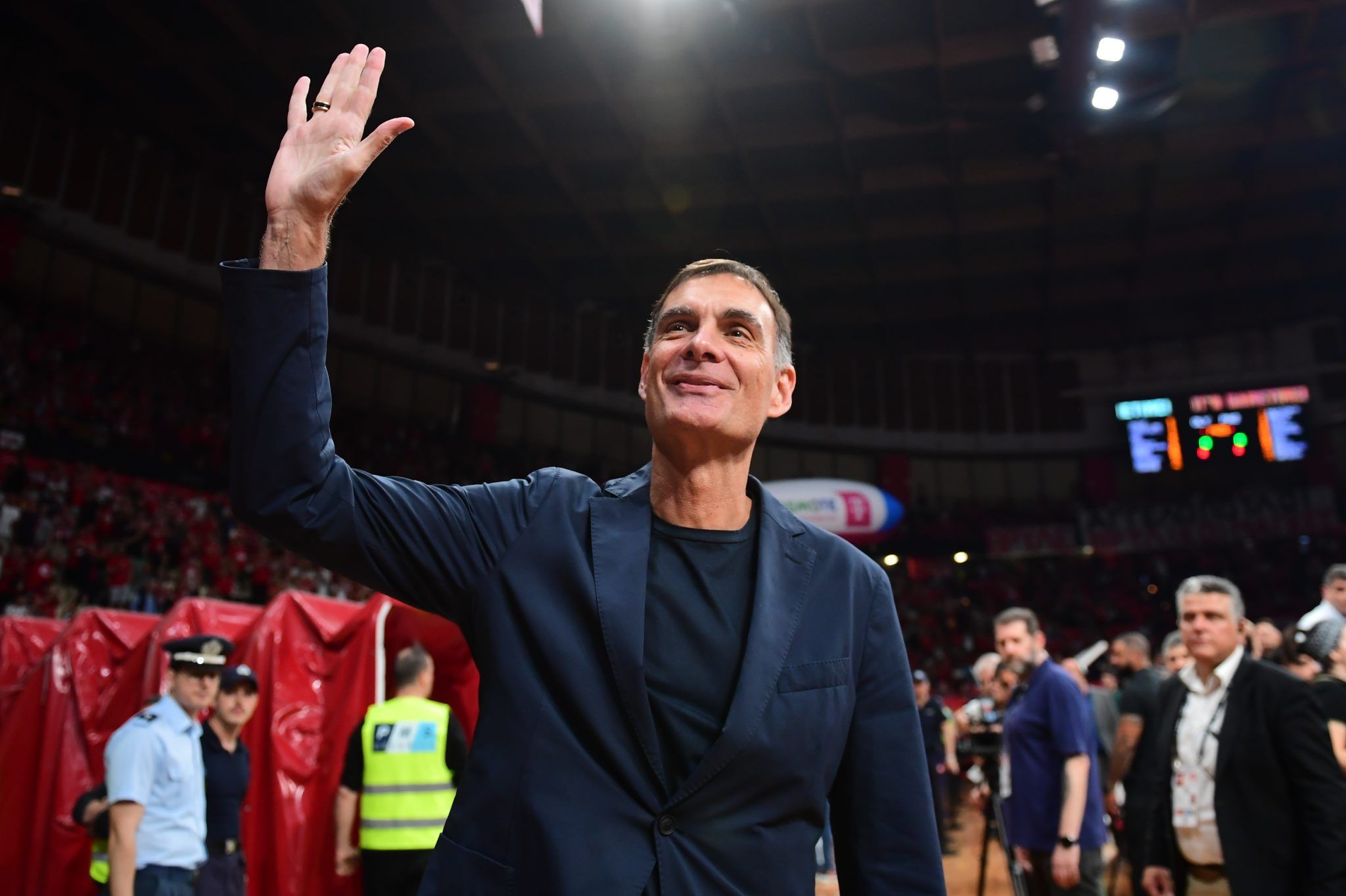 Ολυμπιακός: Αποθέωση για τον Γιώργο Μπαρτζώκα στο ΣΕΦ