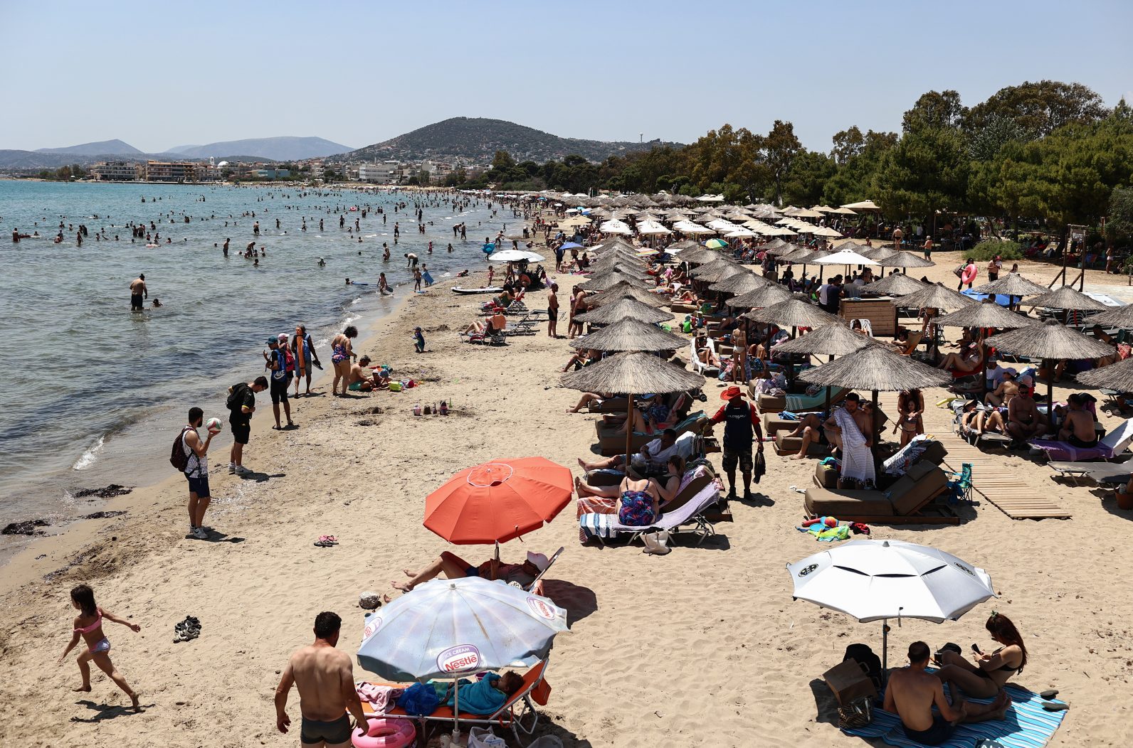 Καιρός: «Θερμή εισβολή» του Αγίου Πνεύματος με 38αρια – Οι κόκκινες περιοχές