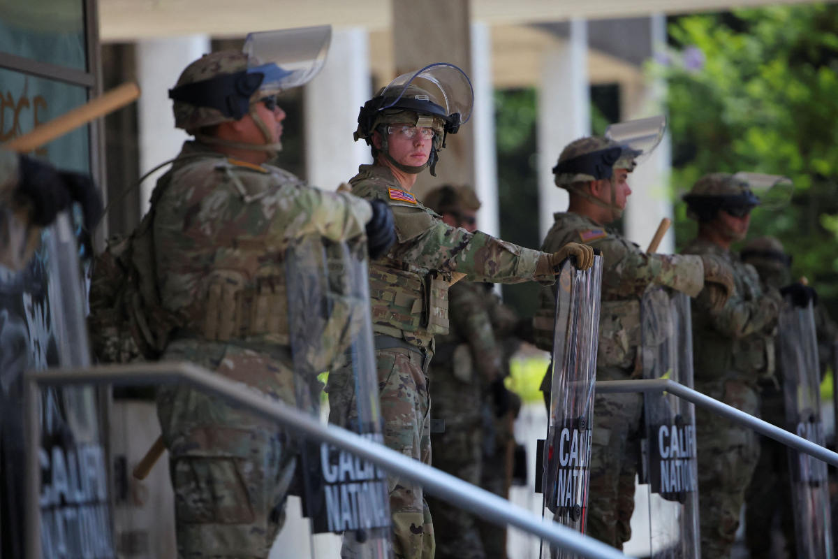 Λος Άντζελες: Εκρυθμη η κατάσταση – Επιμένει ο Τραμπ για την Εθνοφρουρά