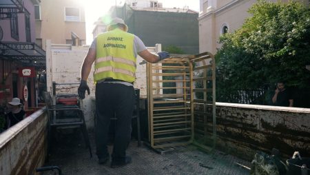 Επιχείρηση «σκούπα» στην πλατεία Αγίας Ειρήνης – Το σχέδιο του Χάρη Δούκα