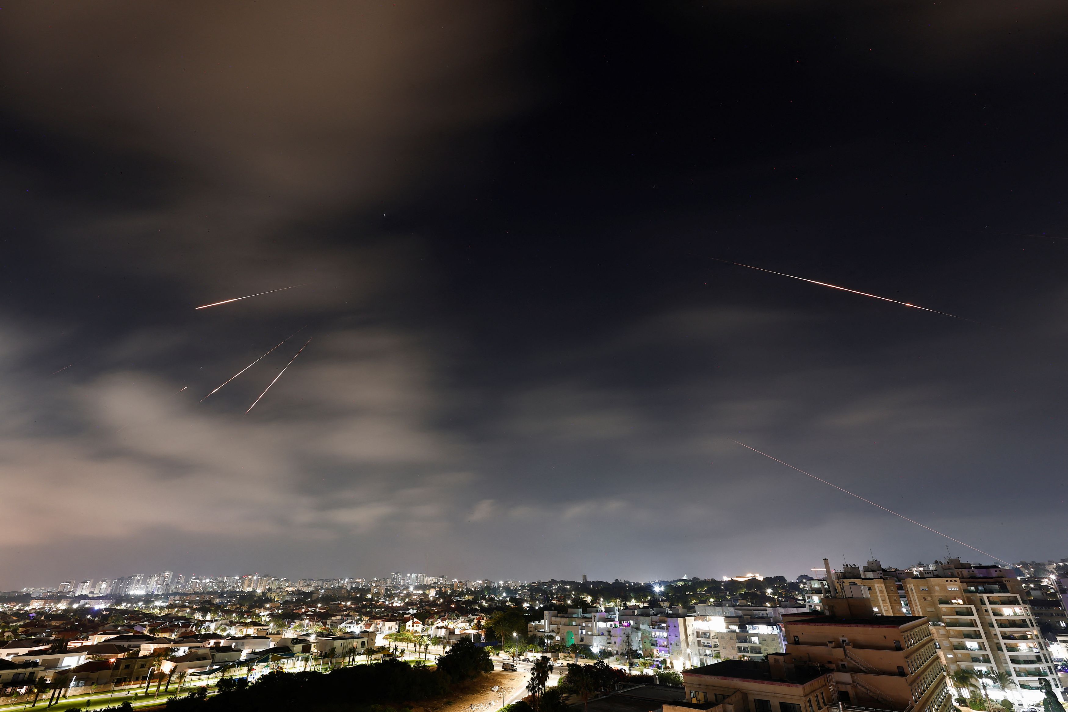 Ιρανικοί πύραυλοι χτυπάνε το Ισραήλ – «Η εκδίκησή μας μόλις άρχισε»