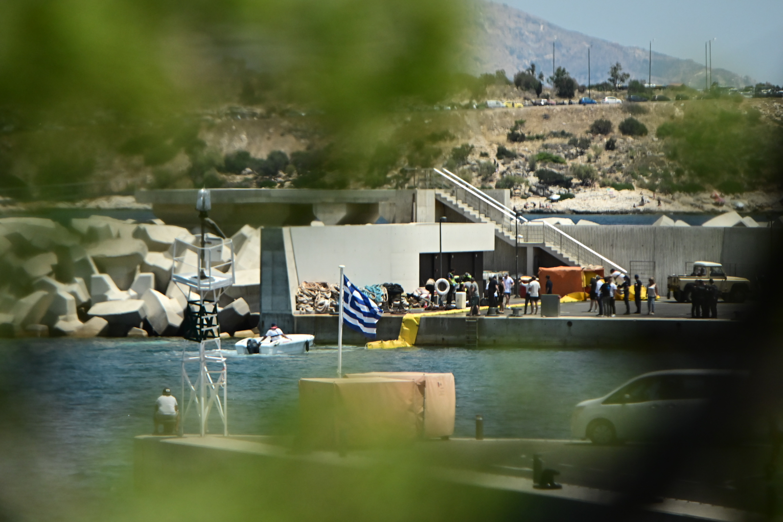 Βουλιαγμένη: Συνελήφθη ο κυβερνήτης του ελικοπτέρου που έπεσε – Τι λέει το λιμενικό