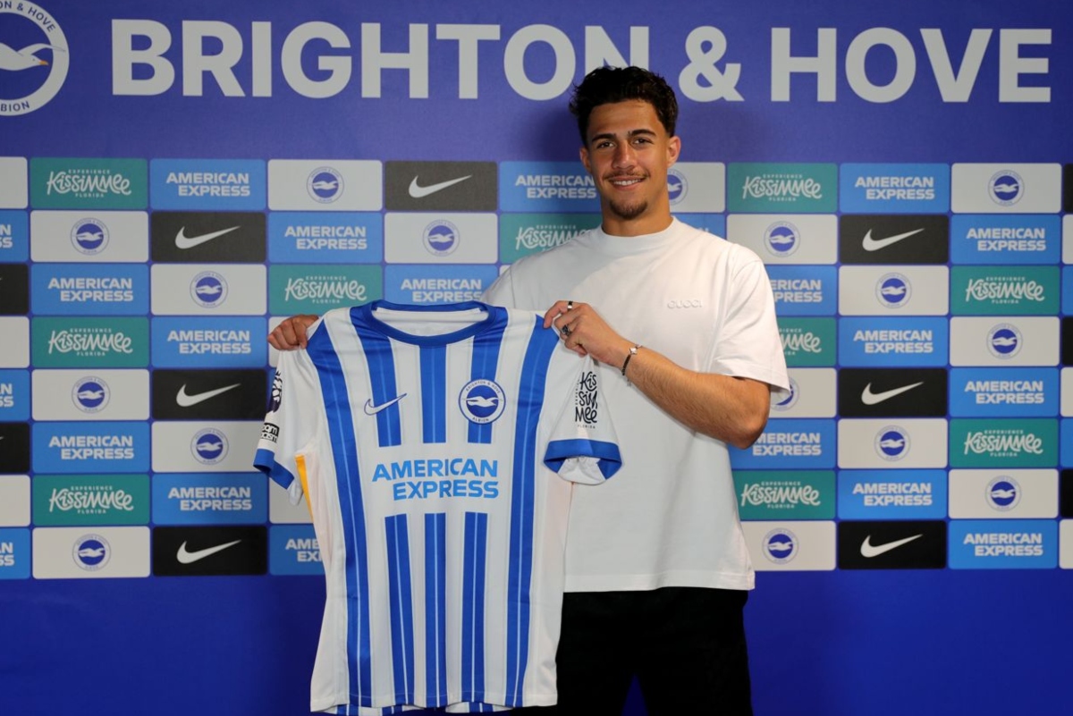 Μπάμπης Κωστούλας: Χρυσάφι στα πόδια του από την Μπράιτον