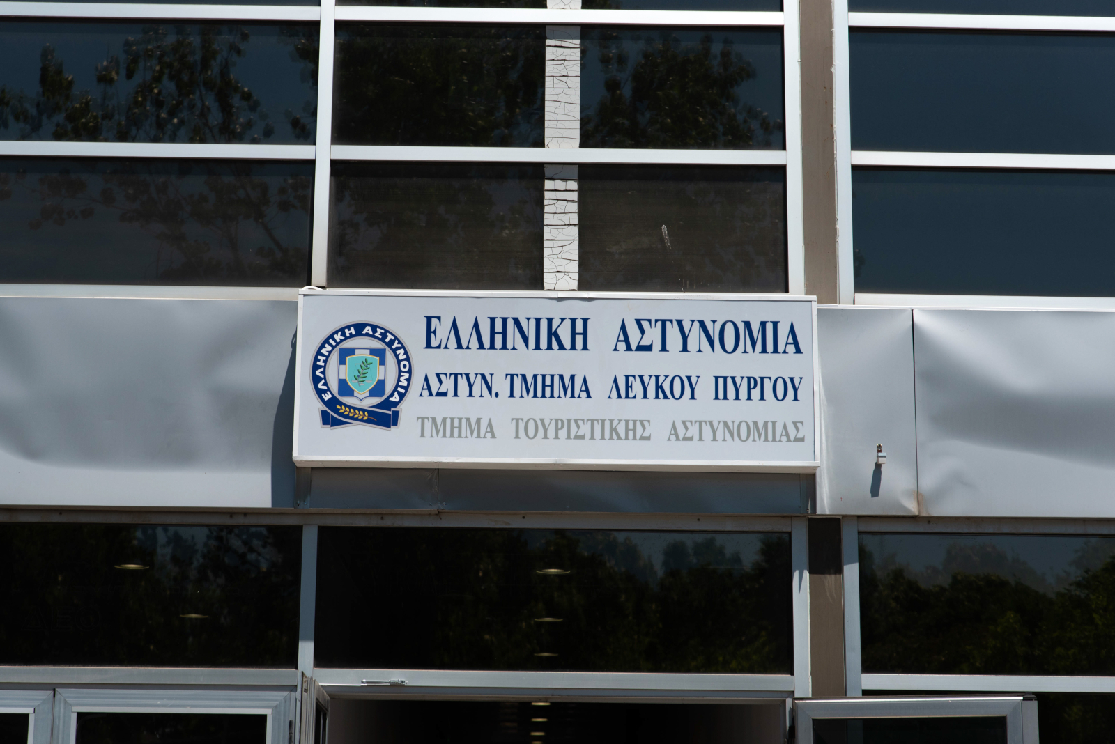 Θεσσαλονίκη: Οργή μετά το βίντεο με το σπαρακτικό κλάμα του μωρού στο μπαλκόνι – Ελεύθεροι οι γονείς