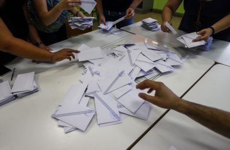 Alco: Με ποιο κριτήριο θα ψηφίσουν στις επόμενες εκλογές – Τι λένε για τις ευθύνες Μητσοτάκη για Τέμπη