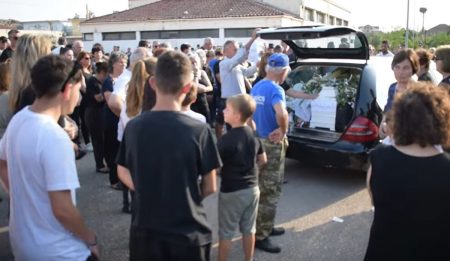 «Προάγεται τιμητικά στην έκτη, προάγεται στην αιωνιότητα» – Θρήνος στην κηδεία του 12χρονου