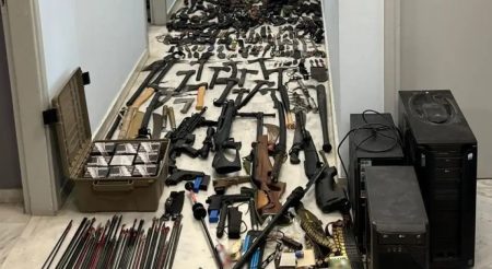 Χανιά: Συνελήφθη 42χρονος – Έκρυβε στο σπίτι του ολόκληρο οπλοστάσιο