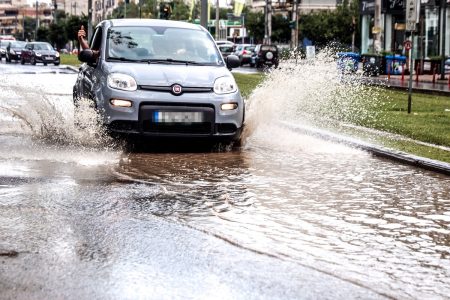 Καιρός: Ισχυρές καταιγίδες σε Πελοπόννησο και Αττική, έρχεται καύσωνας με 39άρια στην Αθήνα