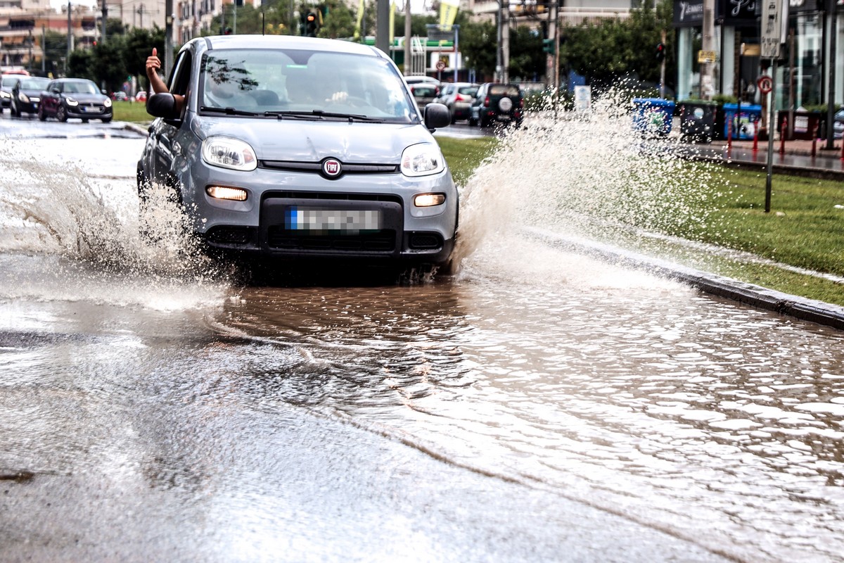 Καιρός: Ισχυρές καταιγίδες σε Πελοπόννησο και Αττική, έρχεται καύσωνας με 39άρια στην Αθήνα