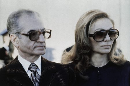 Farah Pahlavi: Η δραματική ιστορία της τελευταίας συζύγου του Σάχη της Περσίας