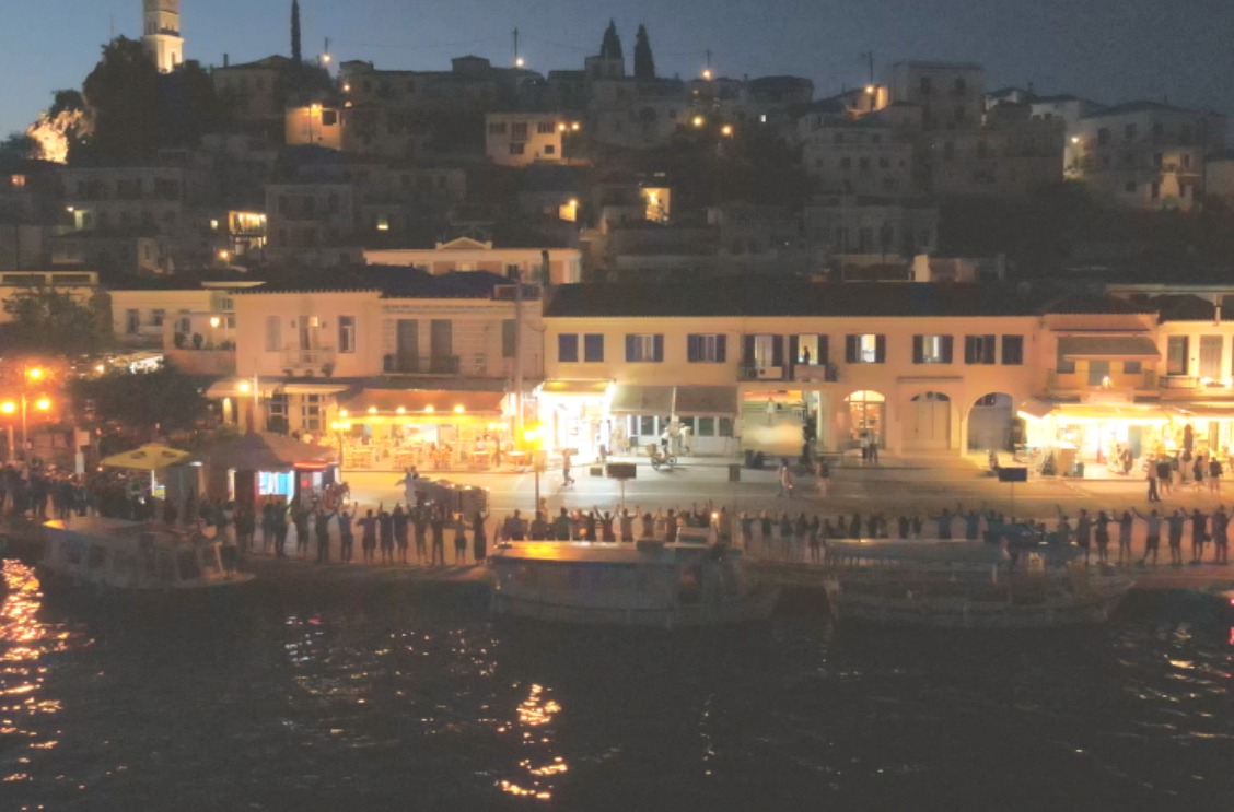 Ιχθυοκαλλιέργειες: Ανθρώπινη αλυσίδα και ενημερωτική εκδήλωση στον Πόρο για τις επιπτώσεις τους