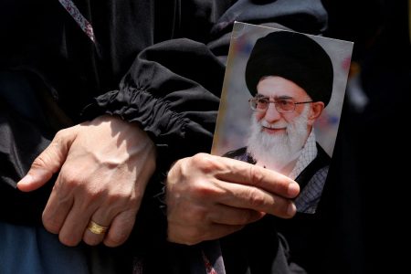 Χαμενεΐ: Μυστήριο η κρυψώνα του, πώς επικοινωνεί με τους δικούς του