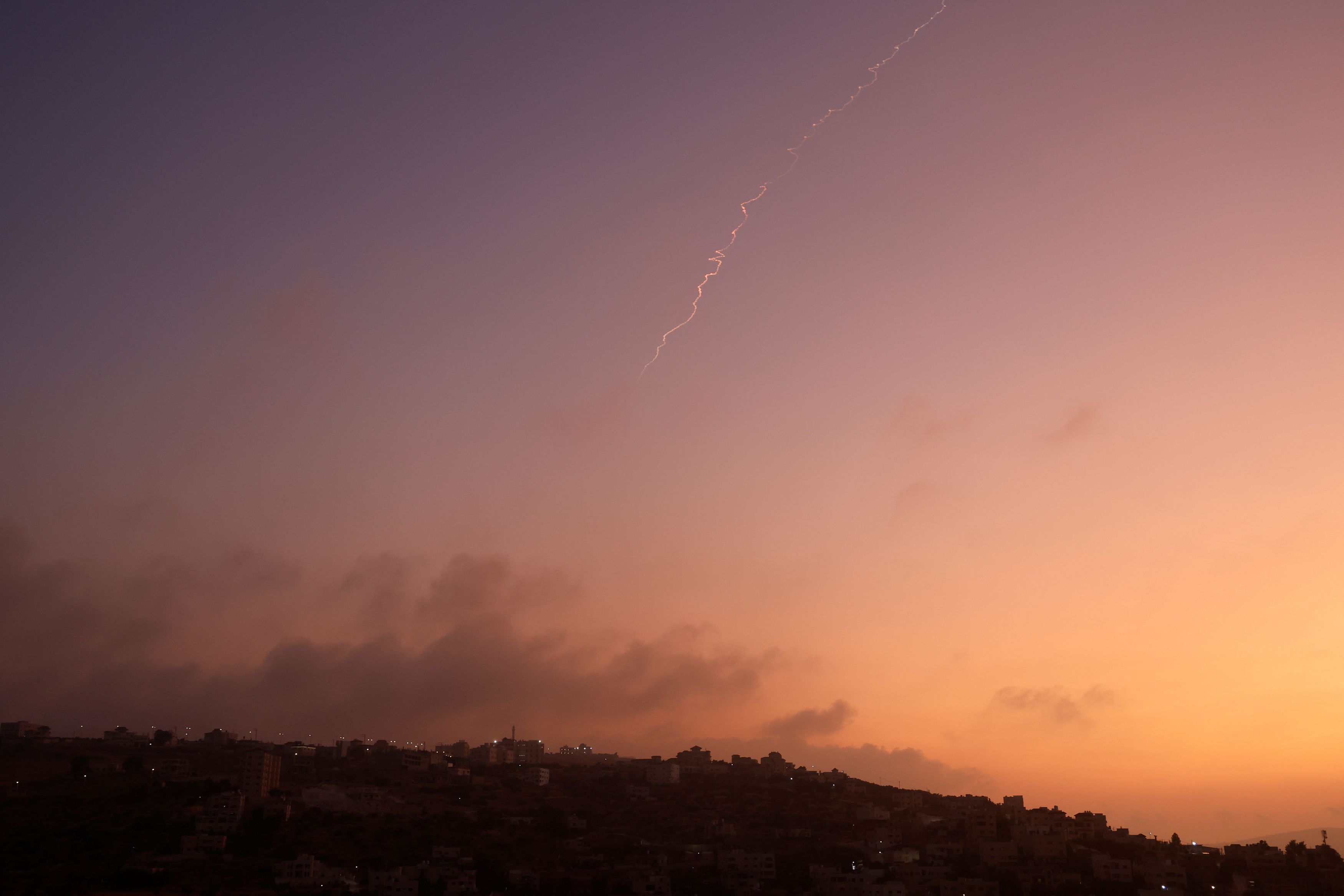 Ισραήλ: Νέα πυραυλική επίθεση από το Ιράν – Εκρήξεις σε Τελ Αβίβ – Ιερουσαλήμ