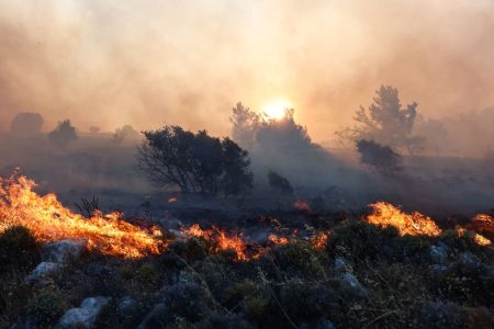 Φωτιά τώρα: Οι περιοχές σε πολύ υψηλό κίνδυνο την Τετάρτη
