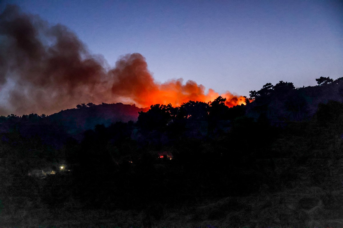 Φωτιά στη Χίο: Σε ύφεση το πύρινο μέτωπο, τι δήλωσε ο Γιάννης Κεφαλογιάννης