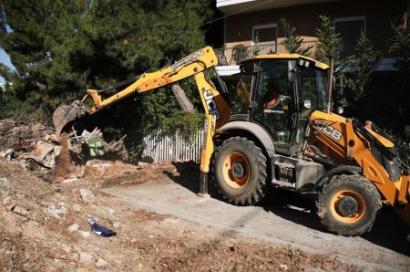 Τι κατεδαφίζει με μπουλντόζες ο Δούκας στην Αθήνα
