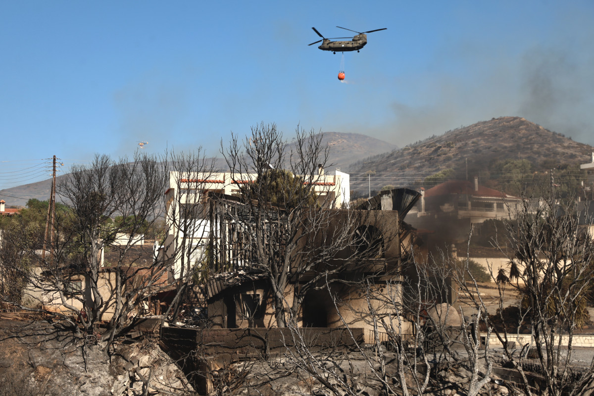 Στην Παλαιά Φώκαια η πρώτη μεγάλη φωτιά στην Αττική φέτος