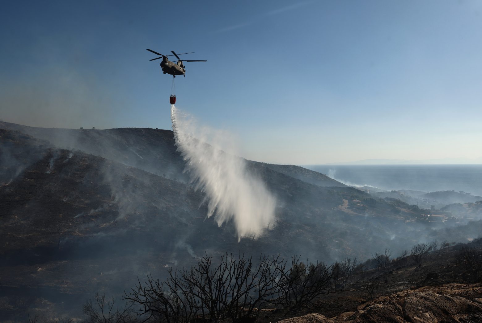 Φωτιά στη Σπάρτη: Καίει στην περιοχή Άγιοι Ανάργυροι