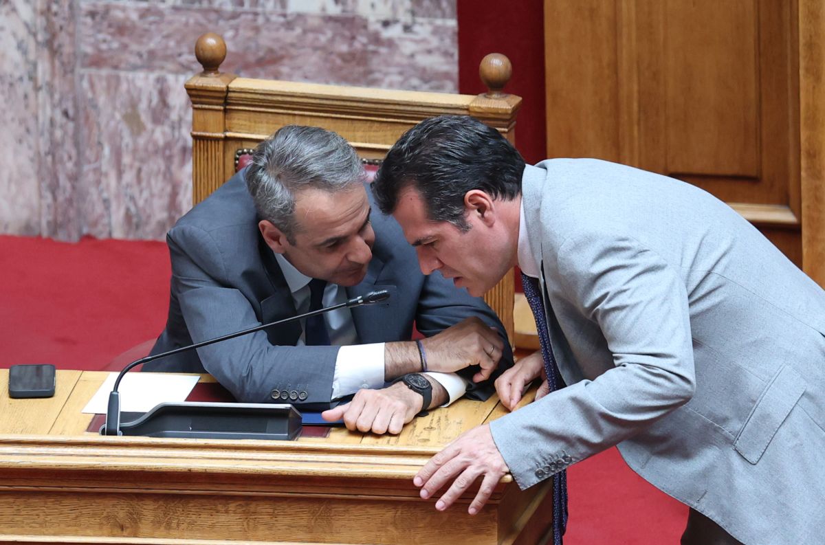 Η επιστροφή Πλεύρη και η αυστηρή, δεξιά γραμμή στο μεταναστευτικό