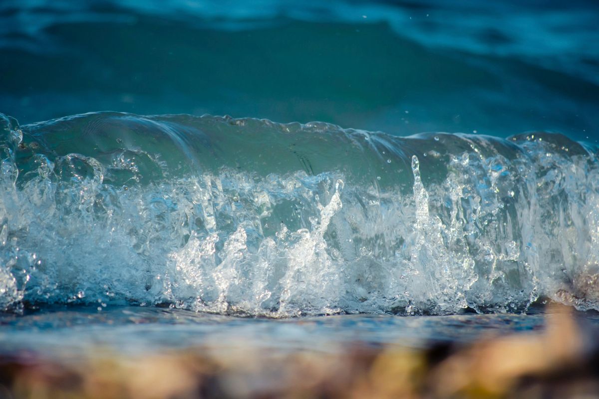 Εύβοια: Αστυνομικός έσωσε μαμά και κόρη που παρασύρονταν από τα ρεύματα