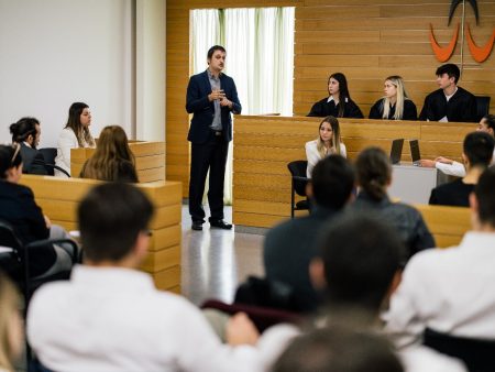 Νομικές Σπουδές με Παγκόσμιες Προοπτικές: Κυβερνοασφάλεια, AI και Ειδίκευση στα Νέα Δεδομένα