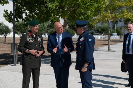 Δένδιας: «Δεν θα ξεχάσω ότι κοιμόμουν με κουβέρτα σε βουνά» – Από το πεδίο, στις Ενοπλες Δυνάμεις