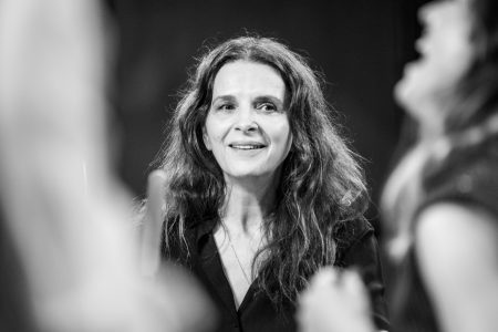 Ζιλιέτ Μπινός για «Ορκο της Ευρώπης»: «Συνεπαρμένοι που θα βρεθούμε στο θέατρο της Επιδαύρου»