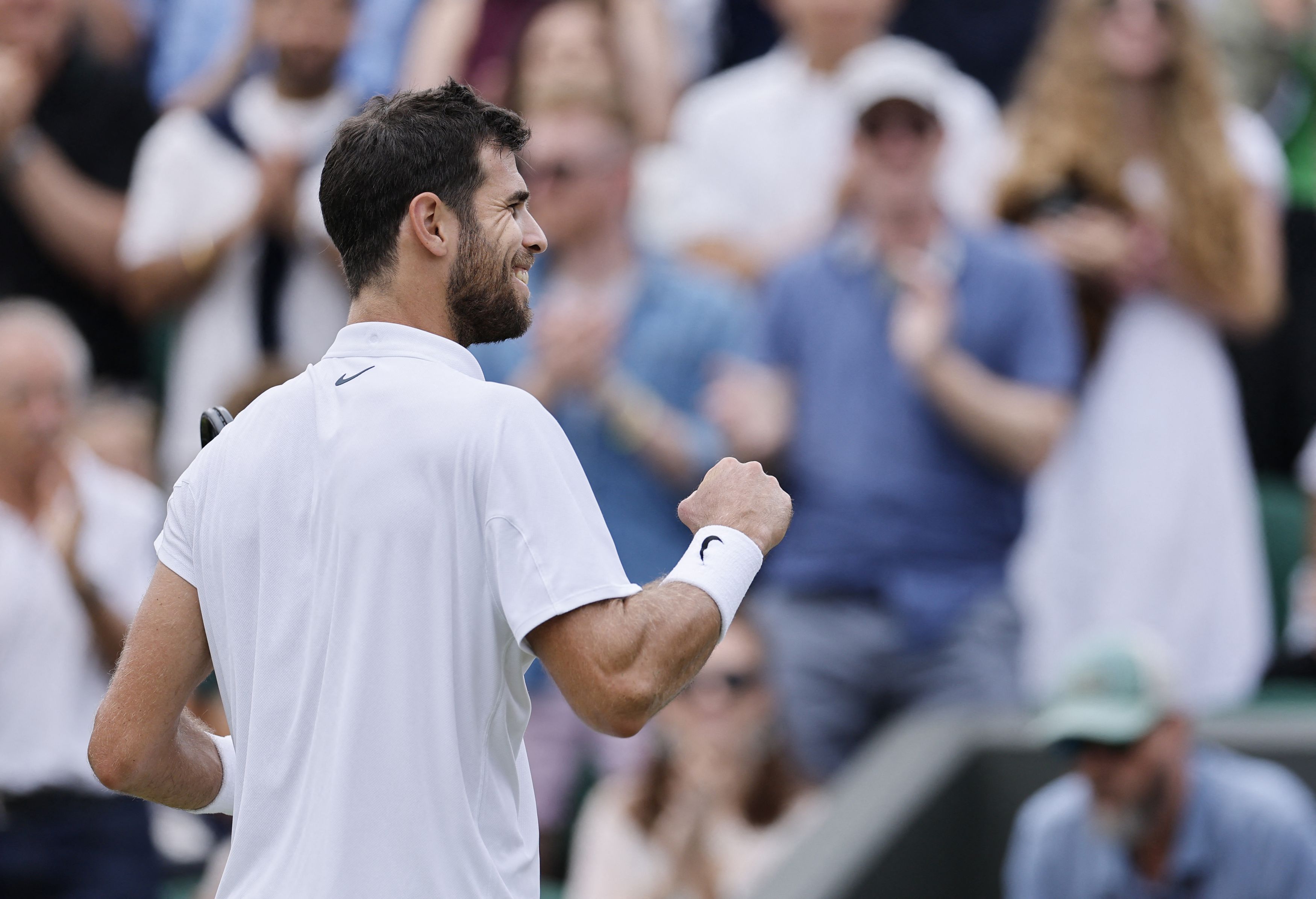 Στον Χατσάνοφ το πρώτο εισιτήριο για τους «8» του Γουίμπλεντον