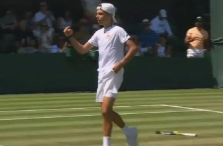 Ραφαήλ Παγώνης: Πρόκριση στον τελικό του Wimbledon για τον 13χρονο Ελληνα