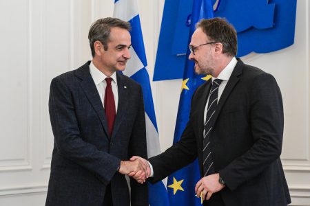 Συνάντηση Μητσοτάκη με Επίτροπο Ενέργειας: Στο επίκεντρο η μείωση τιμών ενέργειας