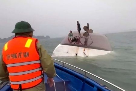 Τραγωδία στο Βιετνάμ: Τουριστικό σκάφος αναποδογύρισε, τουλάχιστον 34 νεκροί