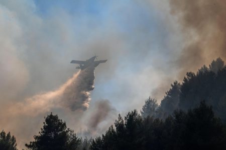 Πύρινος εφιάλτης σε Εύβοια και Βοιωτία: Μήνυμα από το 112 για εκκένωση