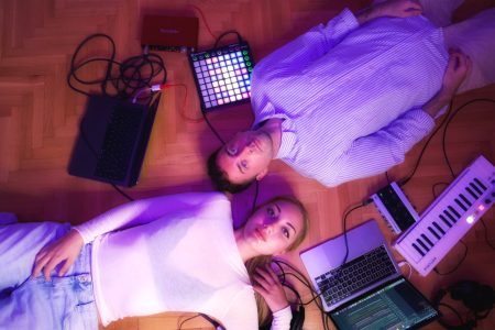 Η Terselle και ο Xcellence κάνουν μουσική τα δικά τους αθώα ’00s