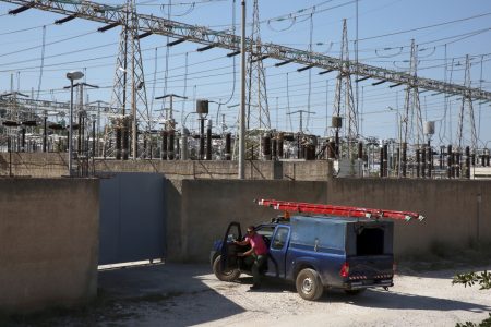 Καύσωνας: Εκτόξευσε τις τιμές στο ρεύμα – Σε επιφυλακή για μπλακ άουτ