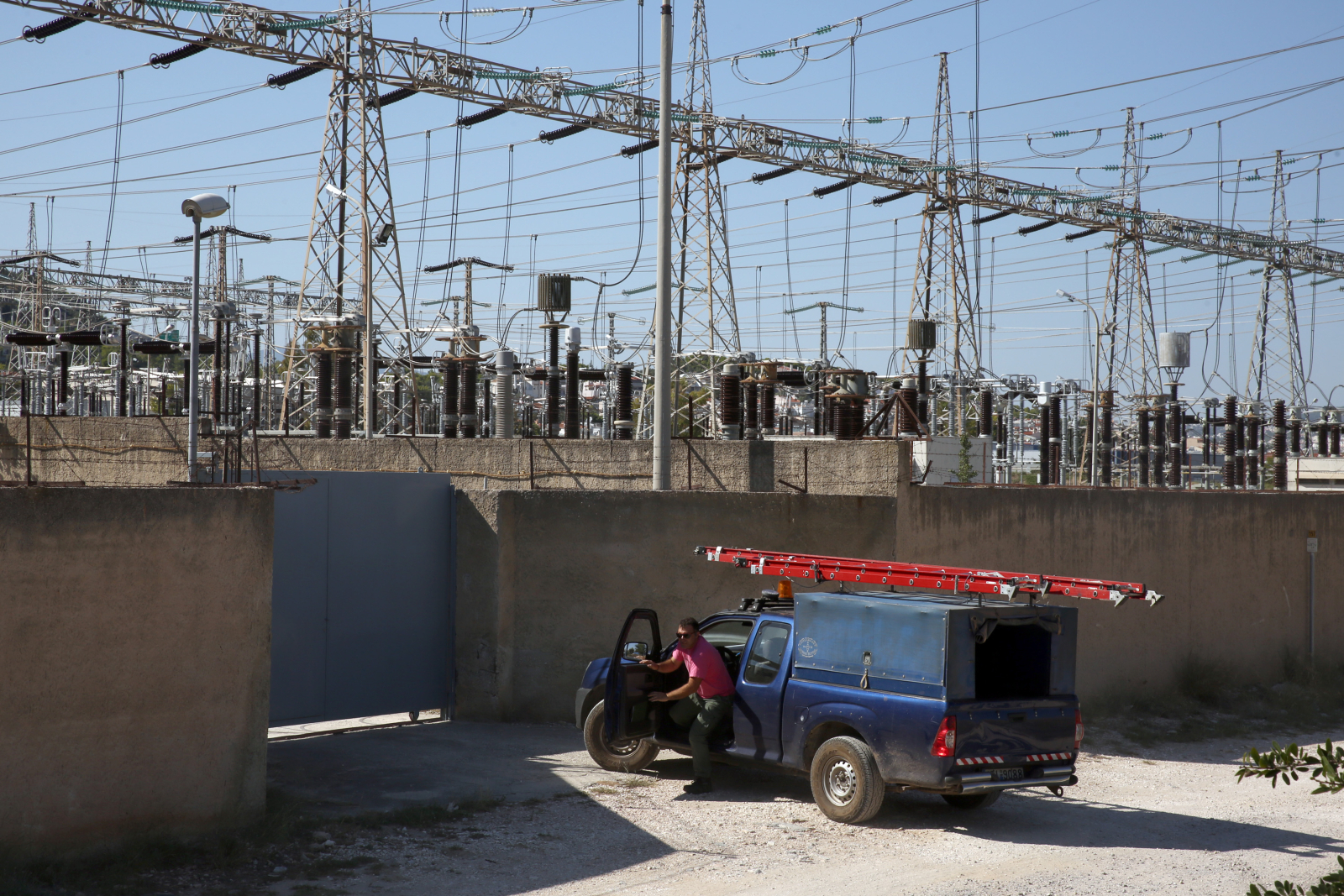 Καύσωνας: Εκτόξευσε τις τιμές στο ρεύμα – Σε επιφυλακή για μπλακ άουτ