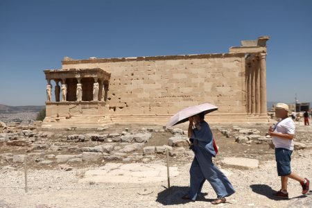 Καύσωνας: Τι είναι η θερμική καταπόνηση – Συμπτώματα και αντιμετώπιση